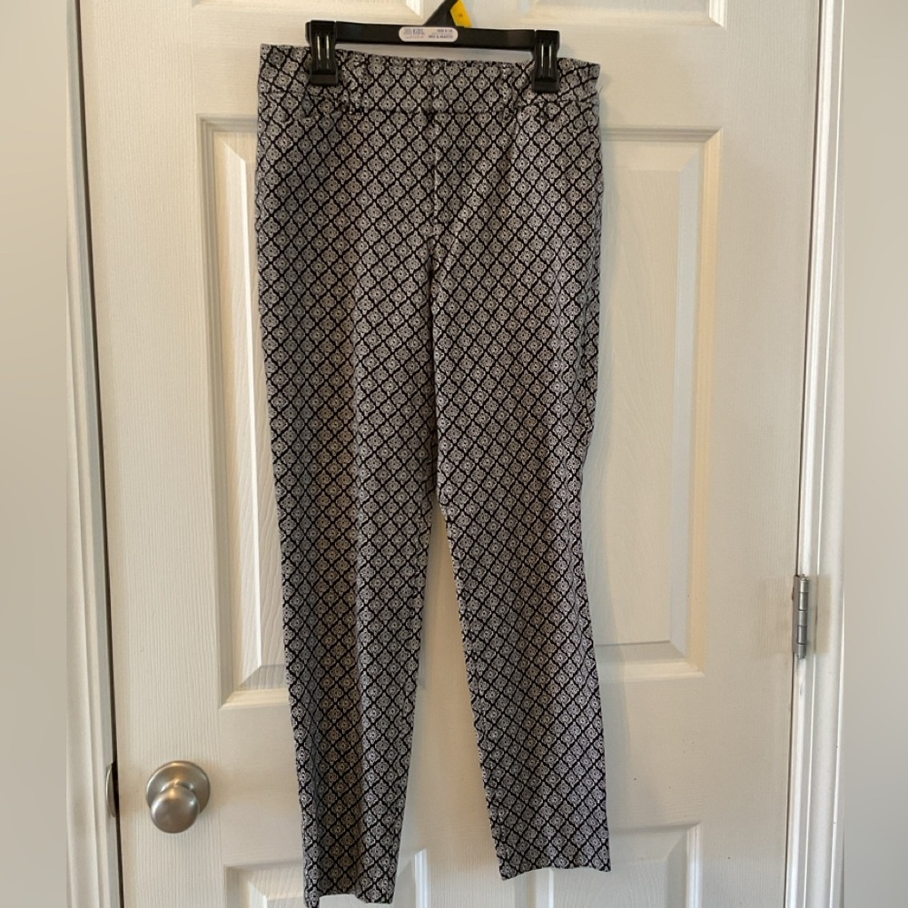 Old Navy Womens Printed Size 2 Black/White Pixie High Rise Pants
